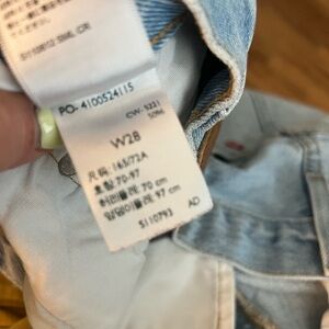 Levi’s 501 original fit High rise women’s shorts (size 28)